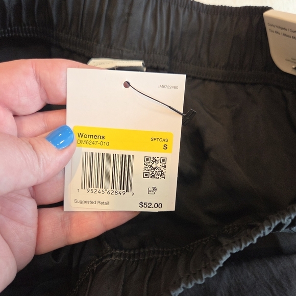 New Nike Women's Black Loose Fit High Rise Cargo Shorts DM6247-010 - Size Small - Picture 6 of 10